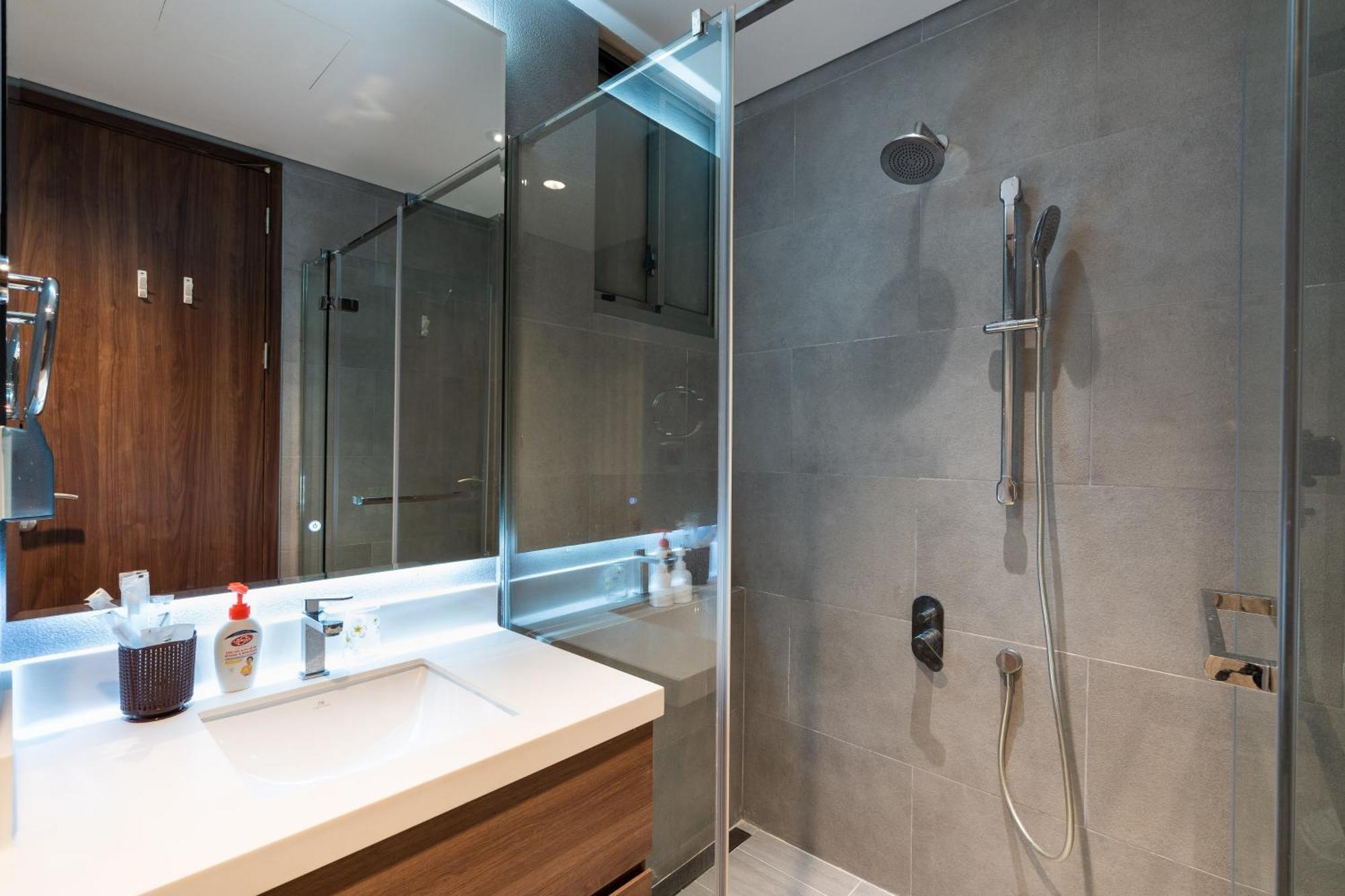 Convinia Luxury The Peak Midtown Aparthotel Хошимин Екстериор снимка